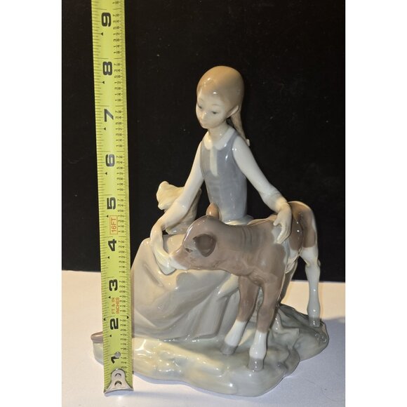 Lladro Girl with Calf, Cow 4813 Retired Rare vintage 8" - Picture 7 of 8